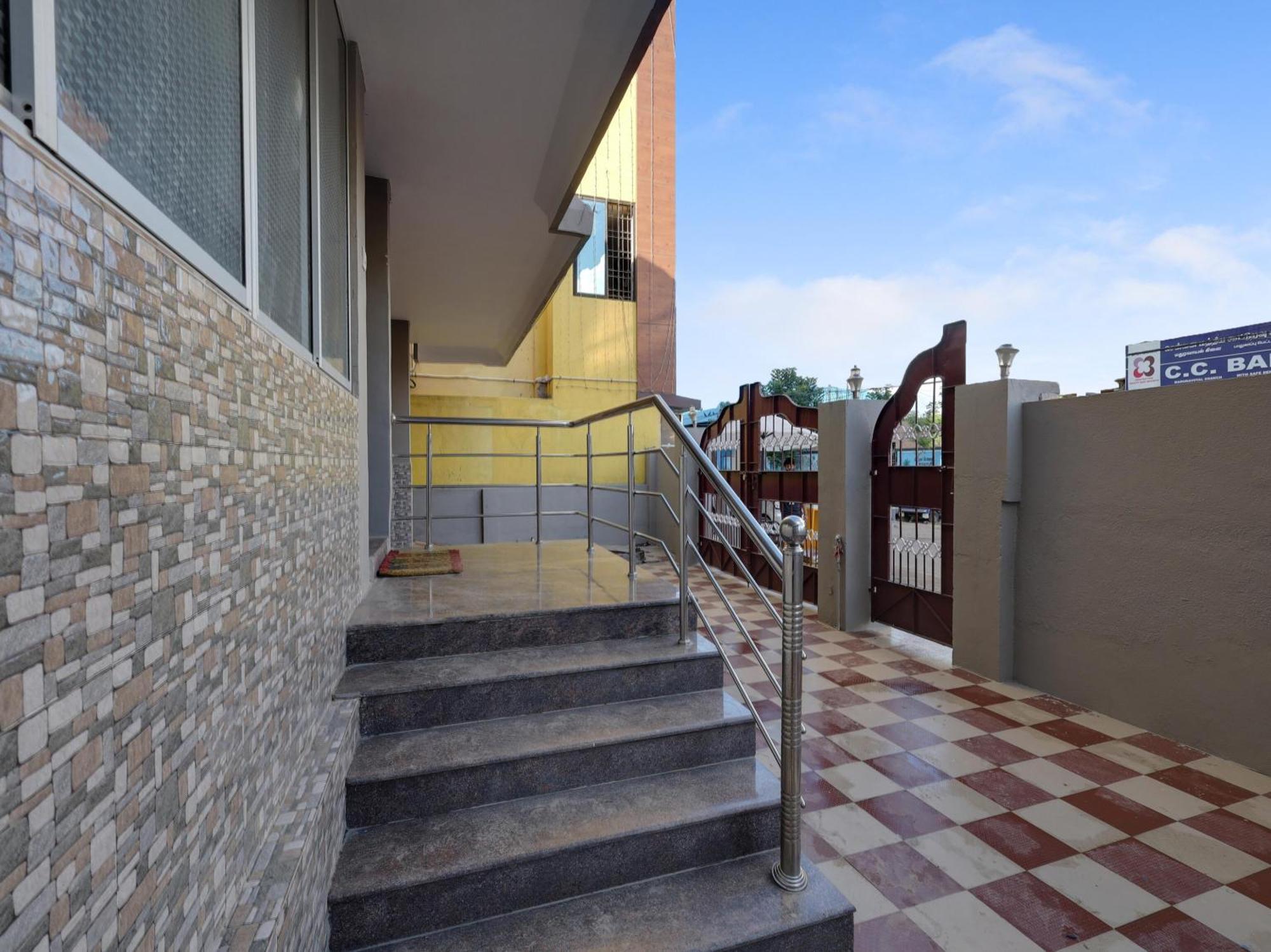 Super Hotel O Vsv Guest House Maduravoyal Chennai Extérieur photo